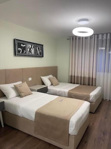 Essy'S Apartment Korce Exterior foto